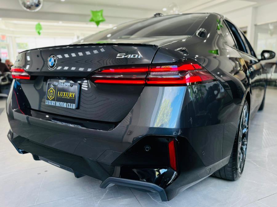 Used 2024 BMW 540i xDrive w/ Premium Package image 9