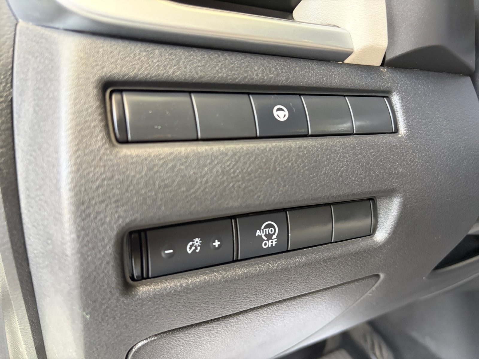 Used 2023 Nissan Rogue SV FWD image 31