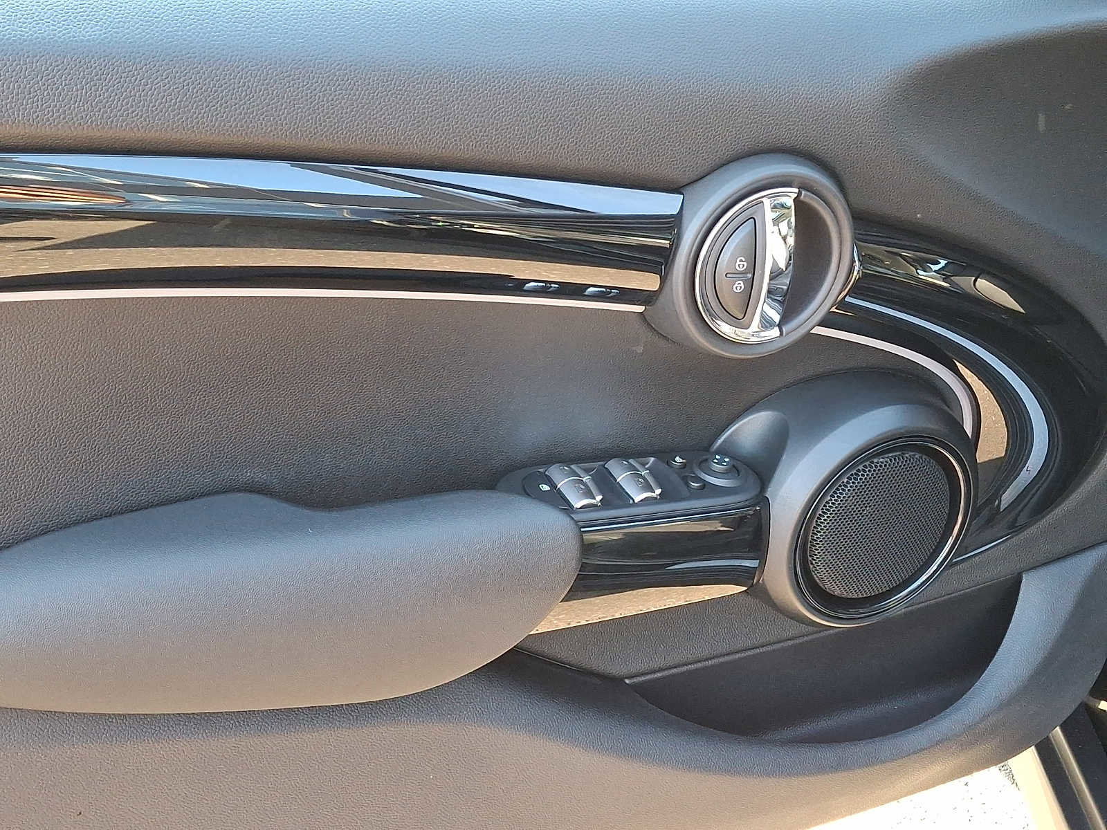 Used 2024 MINI Cooper S FWD image 9