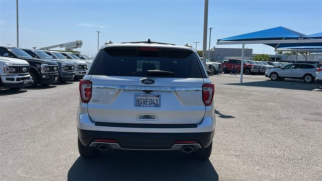Certified 2018 Ford Explorer XLT FWD image 4