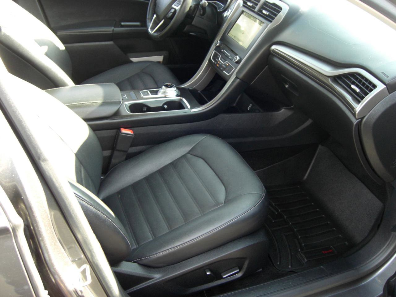 Used 2017 Ford Fusion SE w/ Fusion SE Technology Package FWD image 15