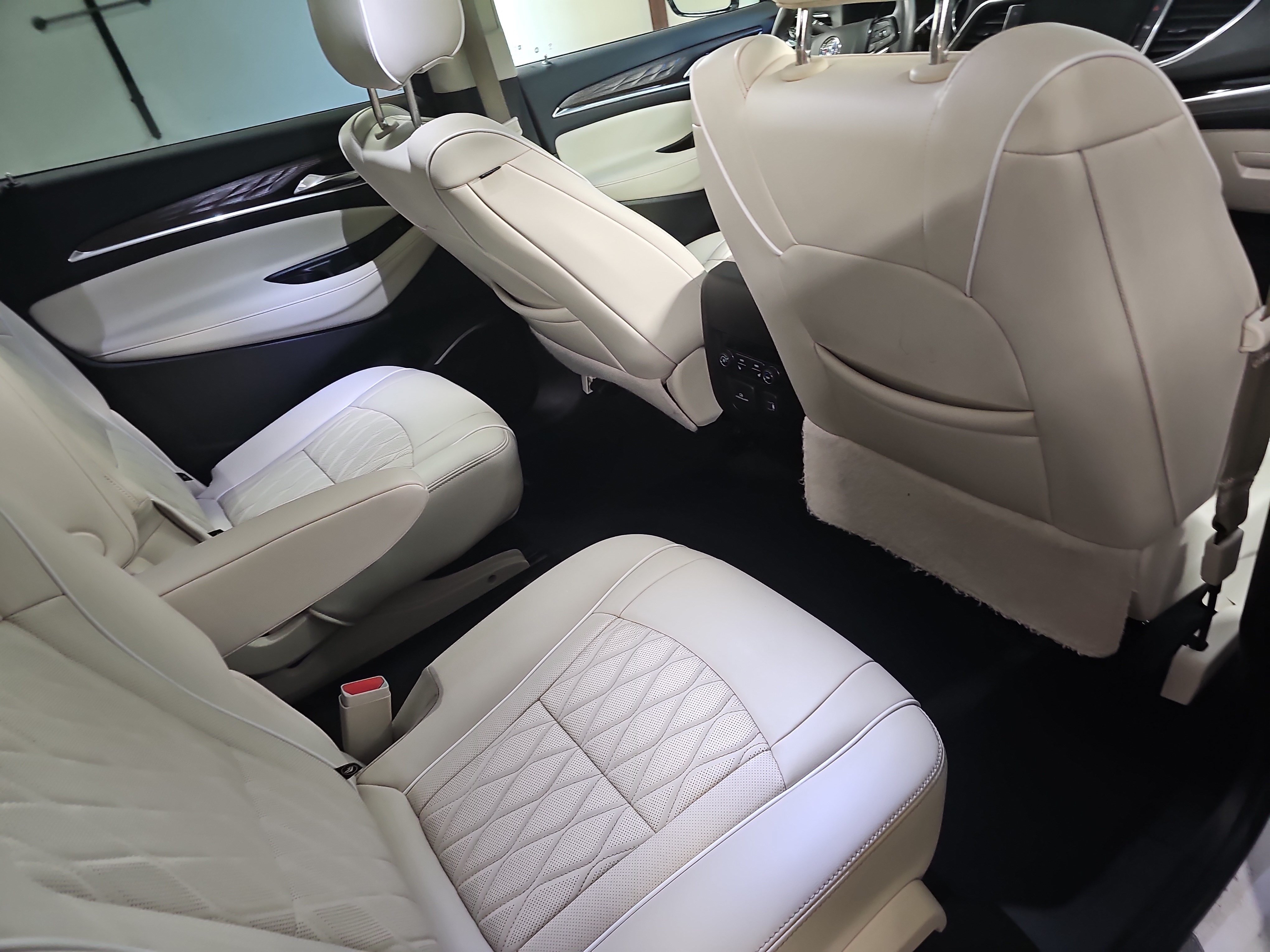 Used 2022 Buick Enclave Avenir w/ Avenir Technology Package FWD image 11