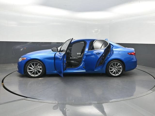 Used 2020 Alfa Romeo Giulia w/ Cold Weather Package RWD image 33