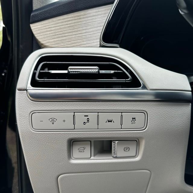 Used 2021 Hyundai Palisade Limited w/ Cargo Package AWD/4WD image 14