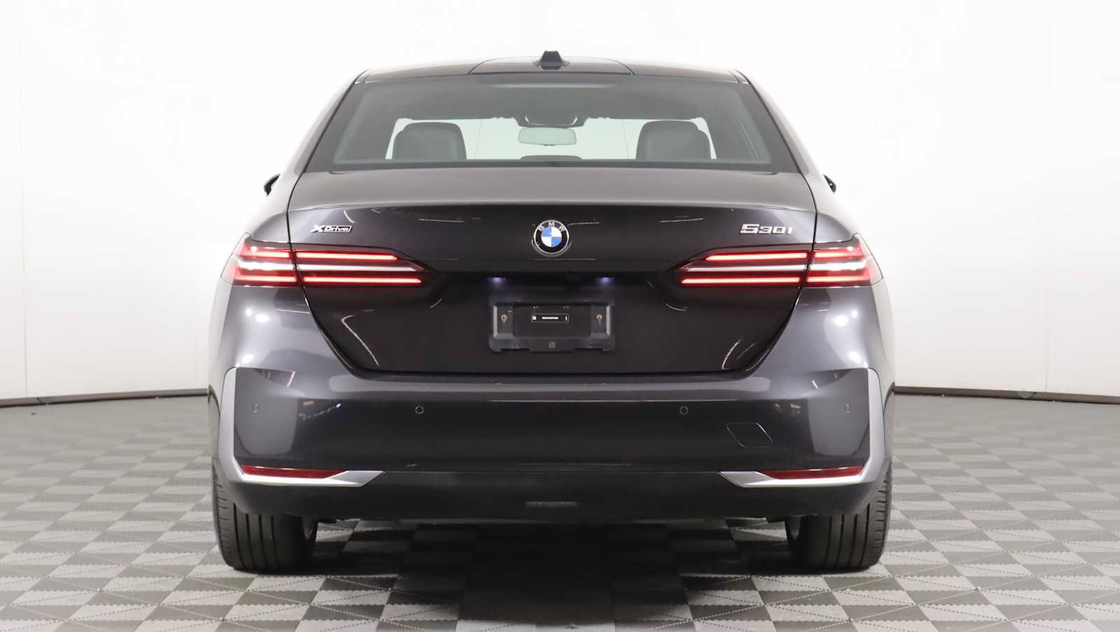 Used 2024 BMW 530i xDrive w/ Premium Package AWD/4WD image 5