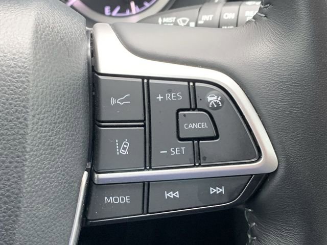 Certified 2024 Toyota Highlander XLE image 29