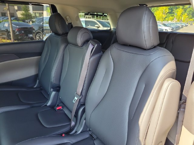 New 2027 Kia Carnival EX FWD image 18