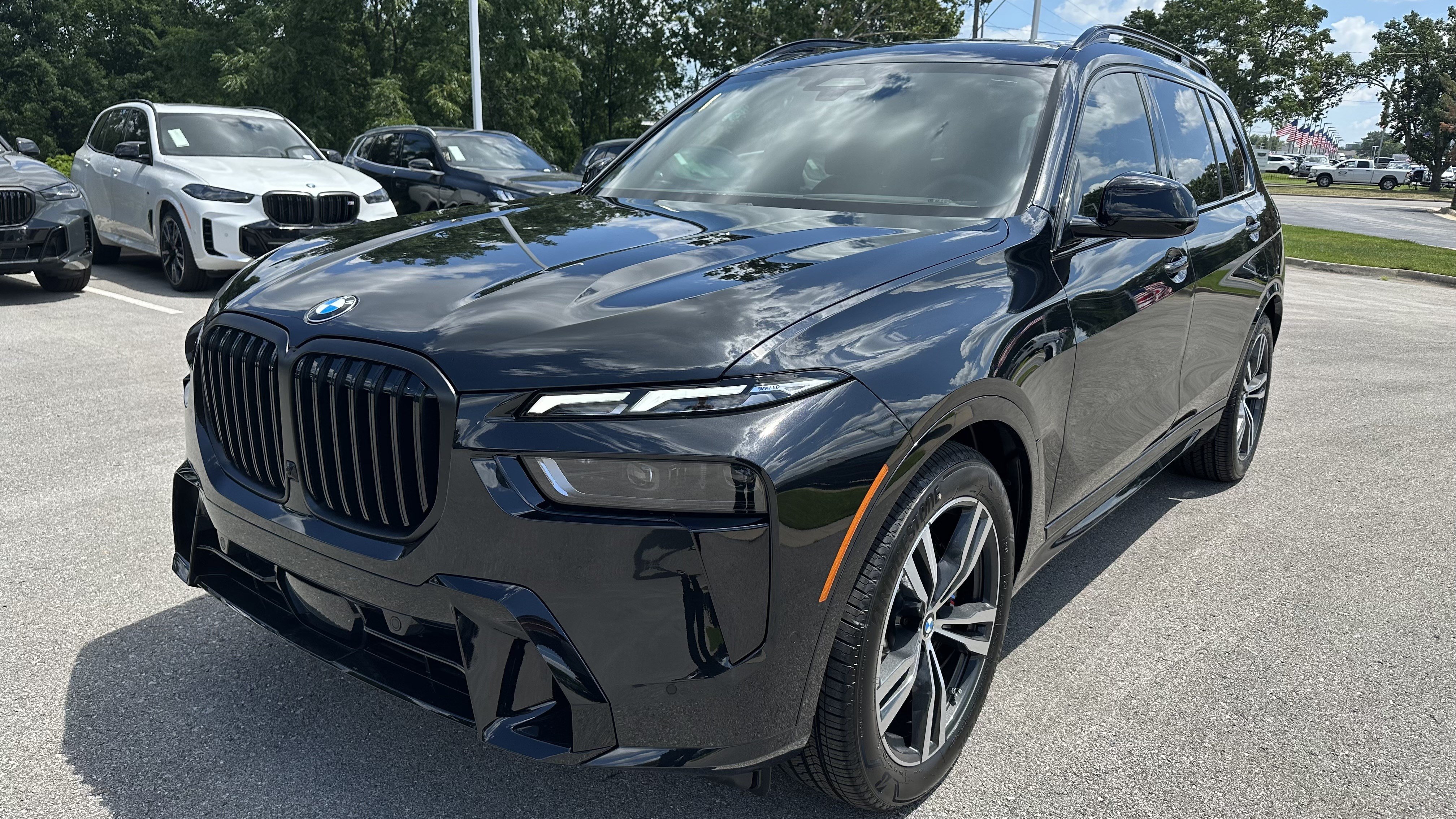 New 2027 BMW X7 xDrive40i w/ M Sport Package AWD/4WD image 5