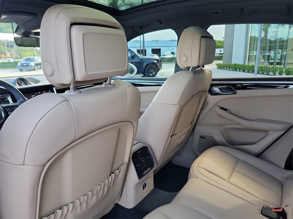 Used 2024 Porsche Macan image 17