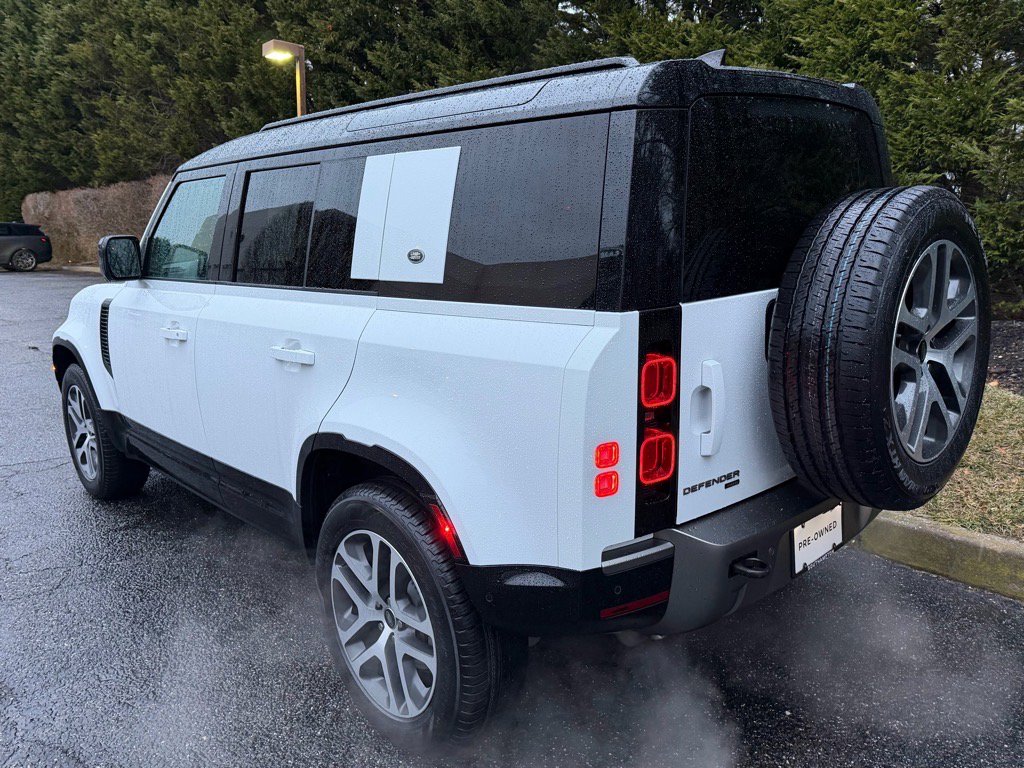 Used 2023 Land Rover Defender 110 X-Dynamic SE image 3