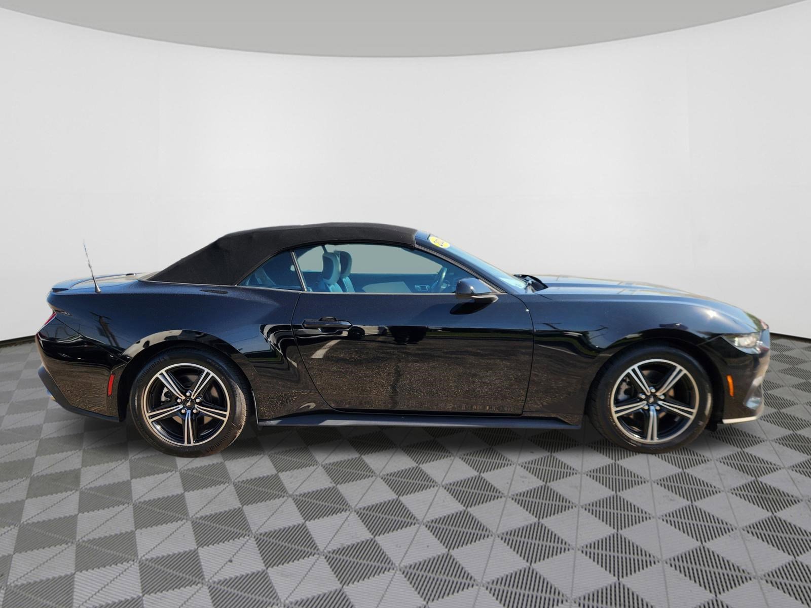 Used 2024 Ford Mustang Premium image 6