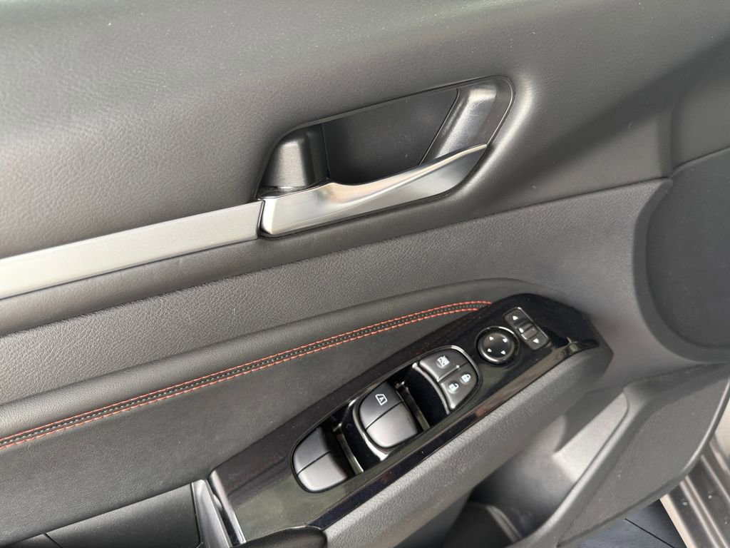 Used 2023 Nissan Altima 2.5 SR image 12