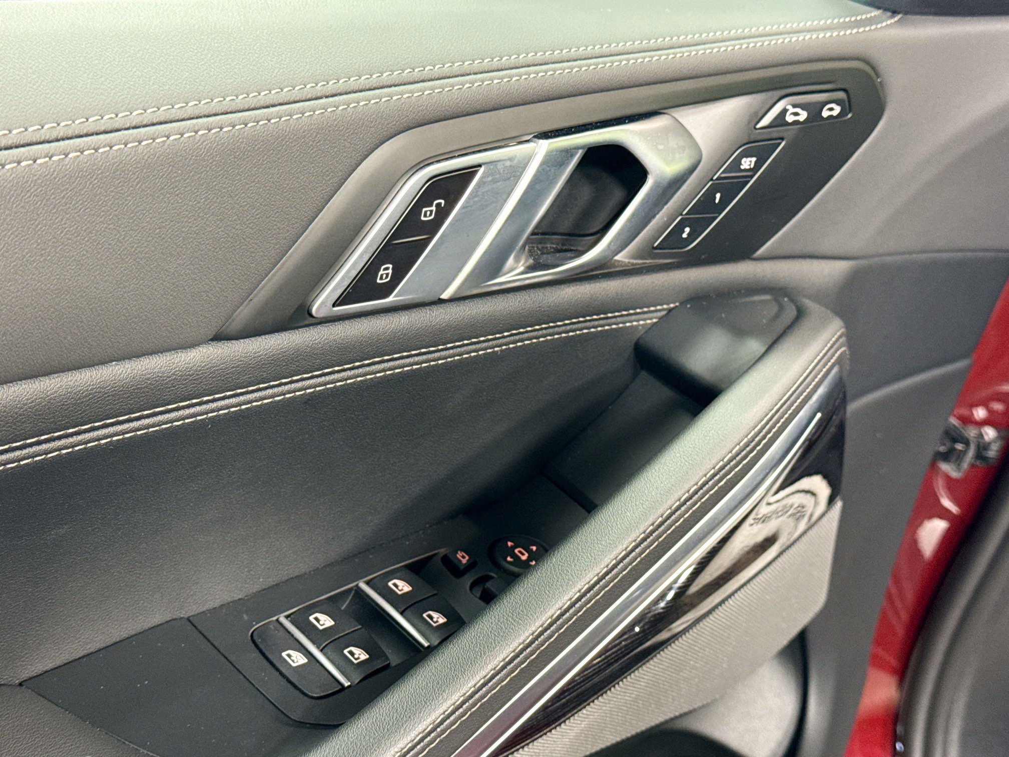 Used 2025 BMW X6 xDrive40i w/ Premium Package image 23