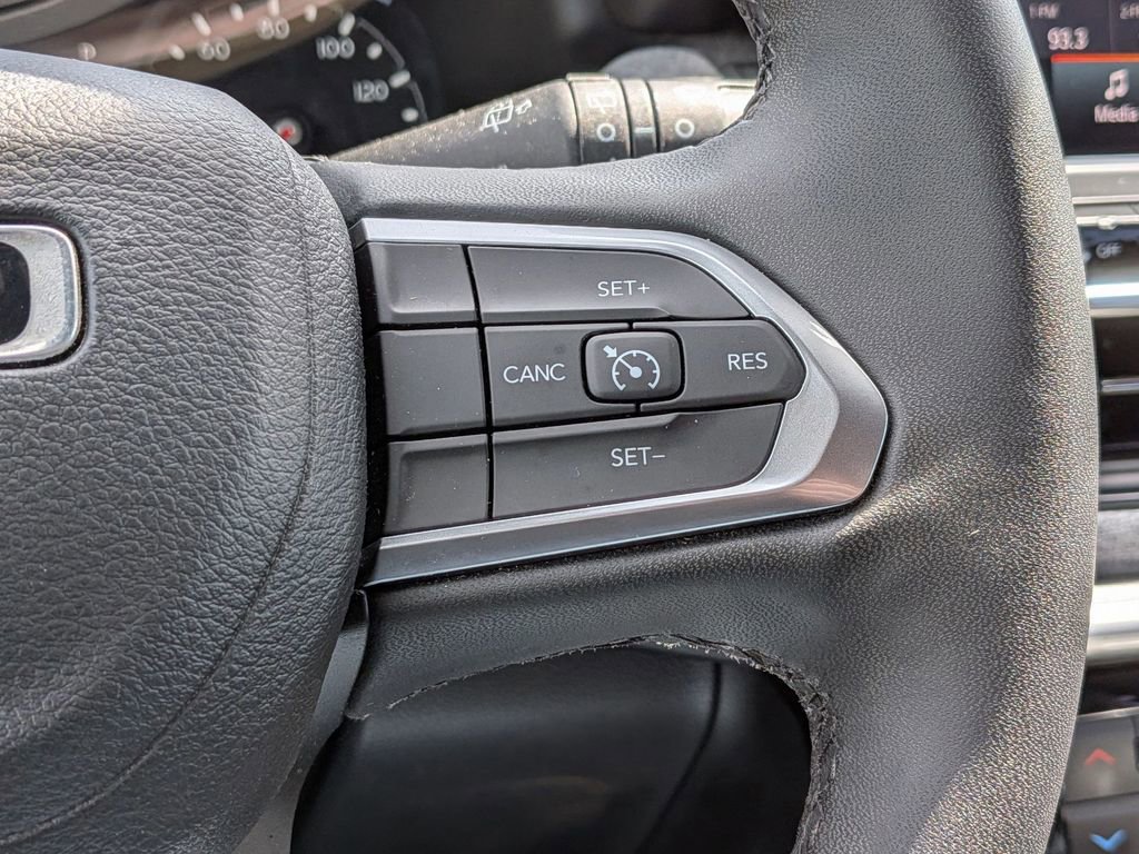 Used 2023 Jeep Compass Latitude w/ Sun and Sound Group AWD/4WD image 15