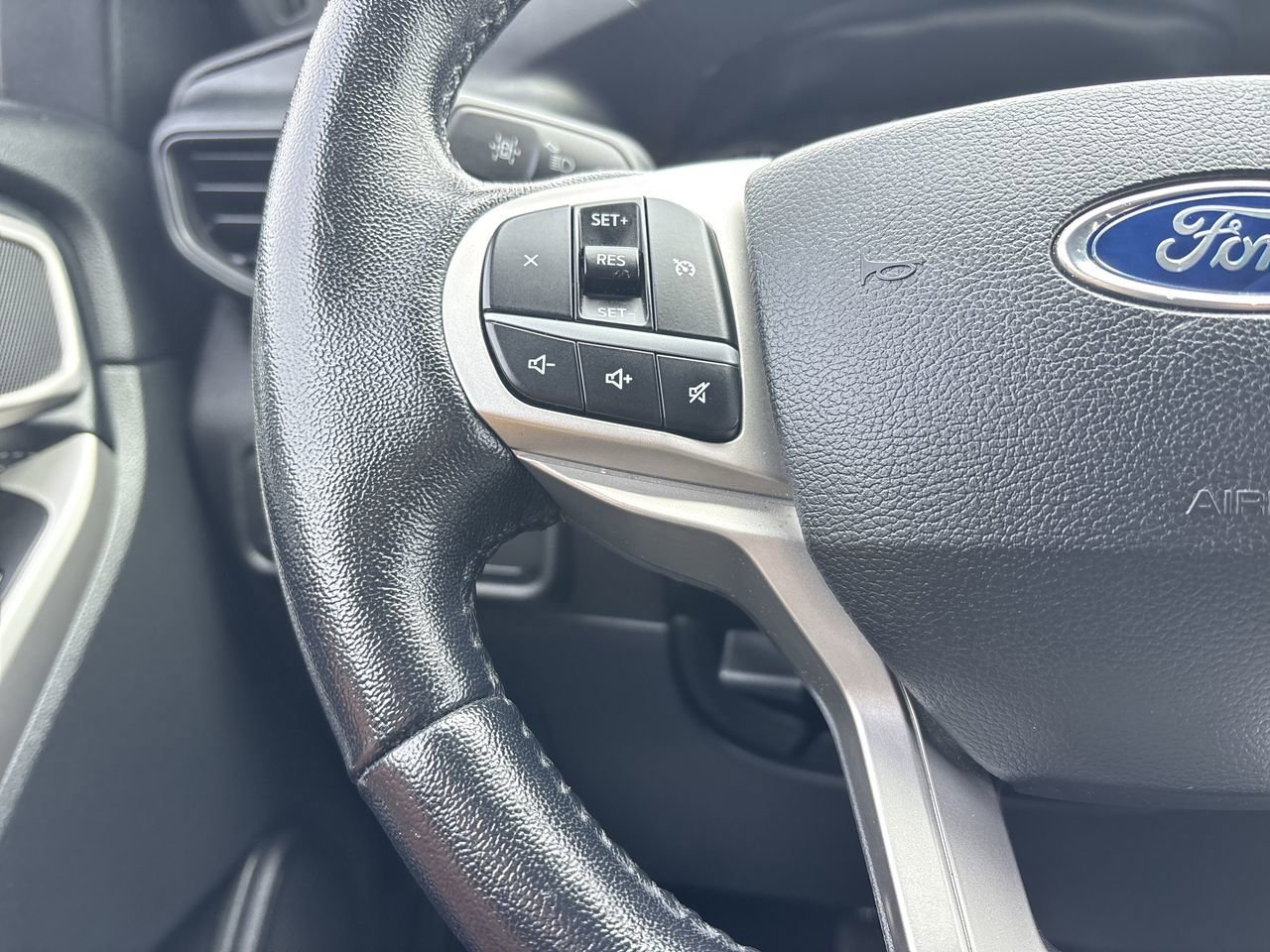 Used 2021 Ford Explorer XLT image 28