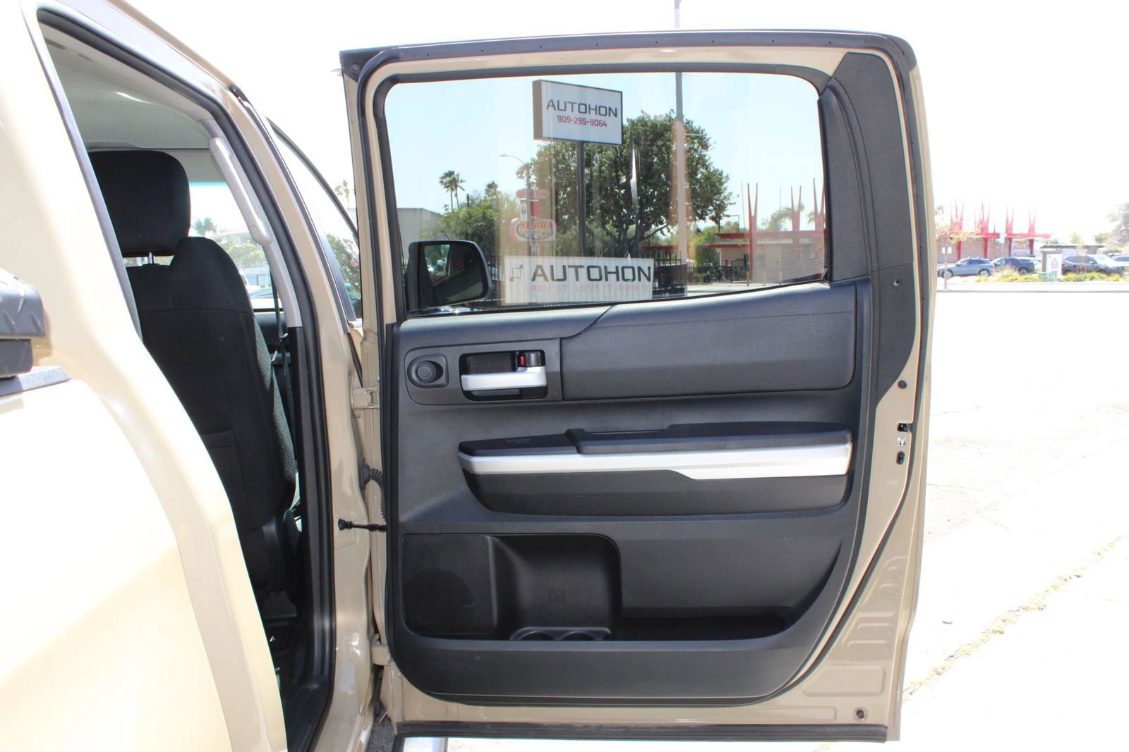 Used 2017 Toyota Tundra SR5 w/ SR5 Upgrade Package image 19