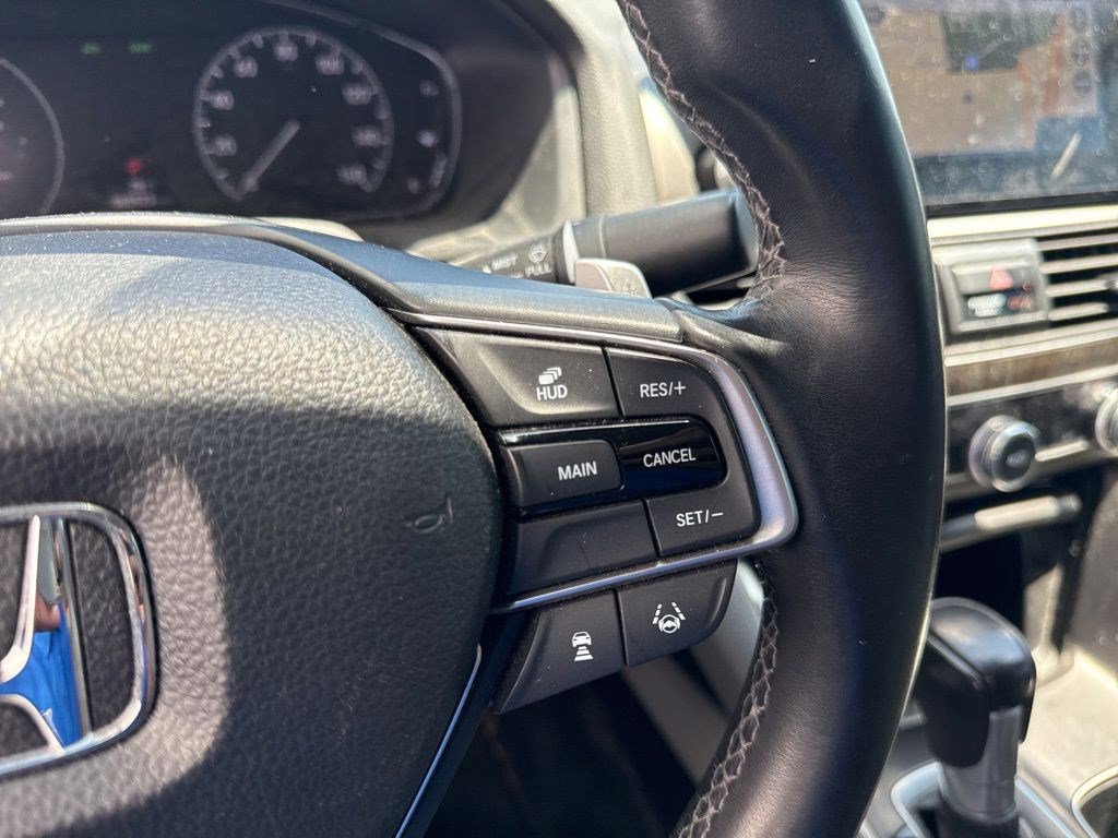 Used 2018 Honda Accord Touring image 14