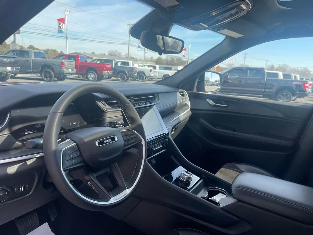 Used 2024 Jeep Grand Cherokee Altitude image 21