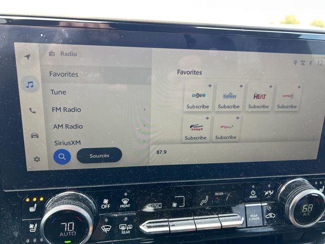 Used 2023 Toyota Highlander Limited image 16