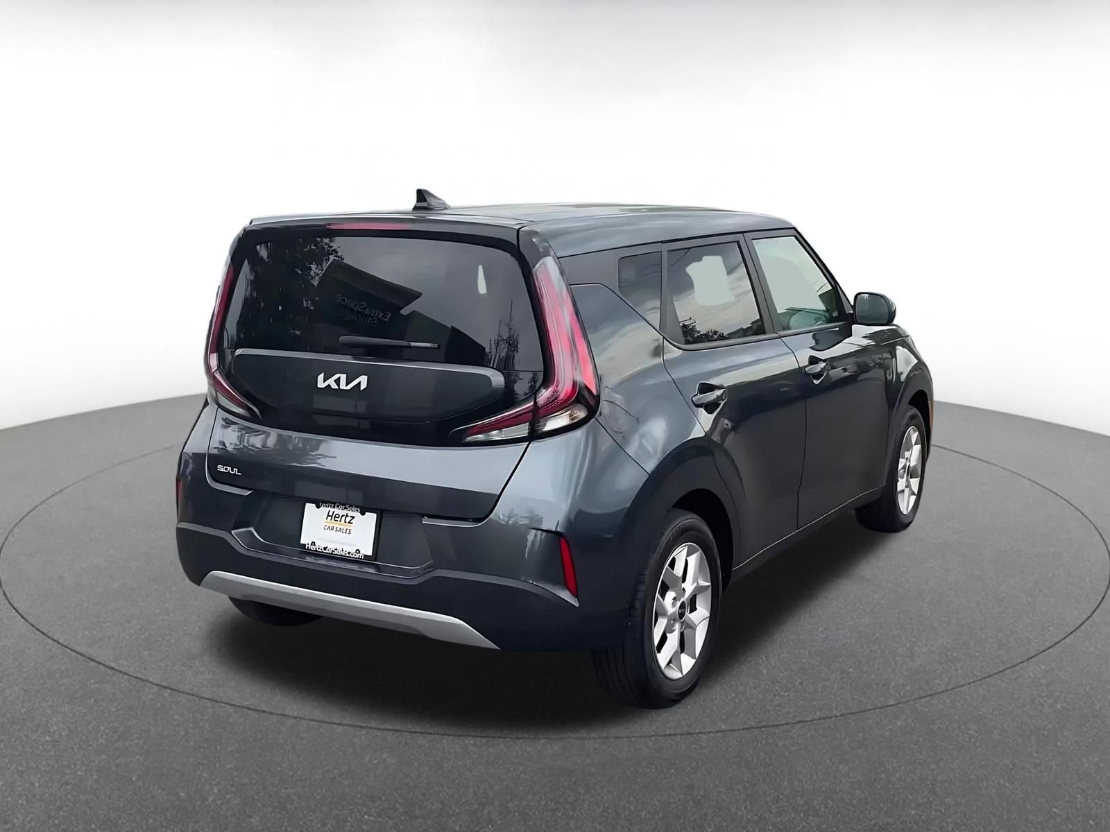 Used 2025 Kia Soul LX w/ LX Technology Package FWD image 14