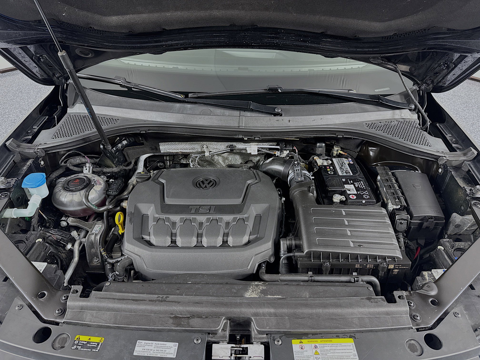 Used 2022 Volkswagen Tiguan SE R-Line image 30