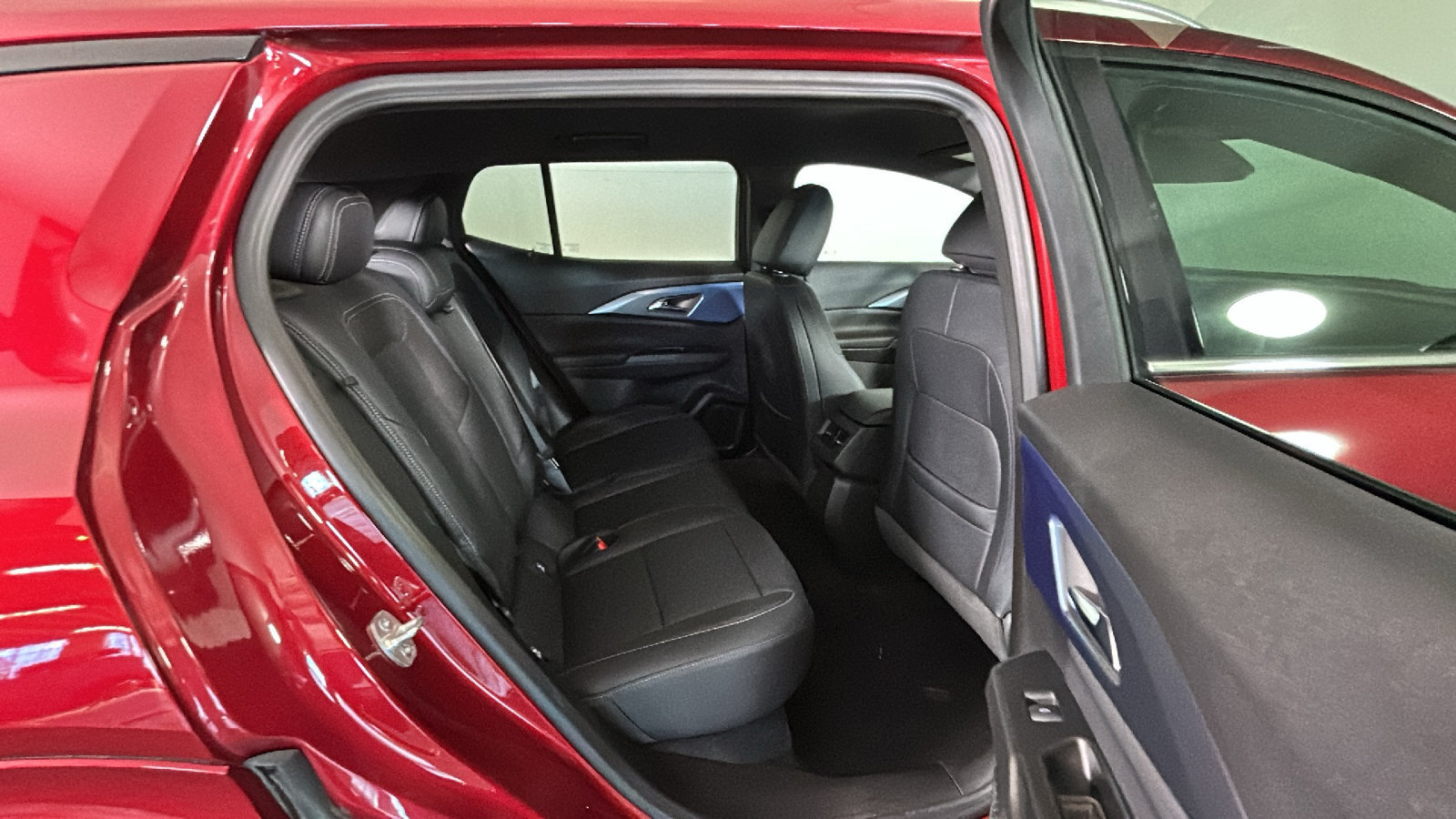 Used 2025 Chevrolet Equinox EV LT w/ Convenience Package AWD/4WD image 37
