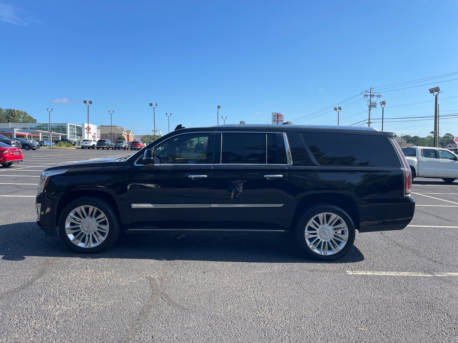 Used 2019 Cadillac Escalade ESV Platinum AWD/4WD image 12