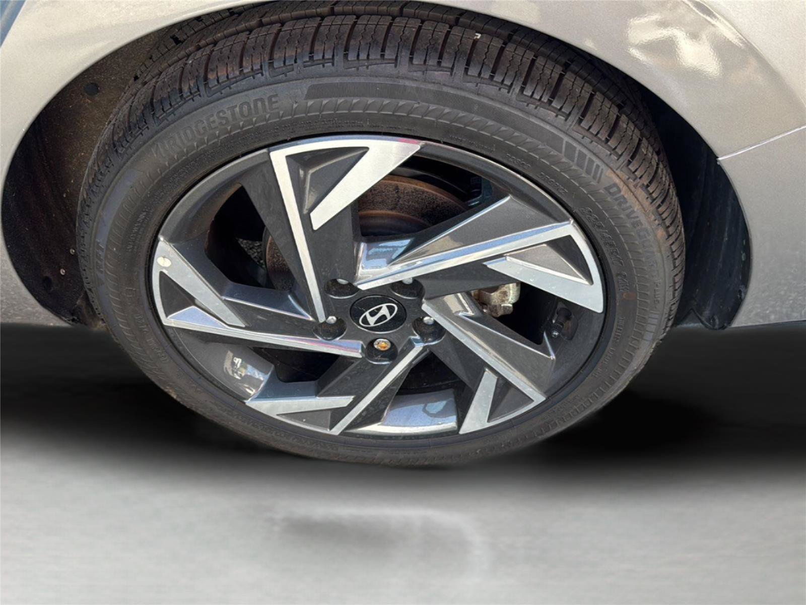 Used 2024 Hyundai Elantra Limited FWD image 31