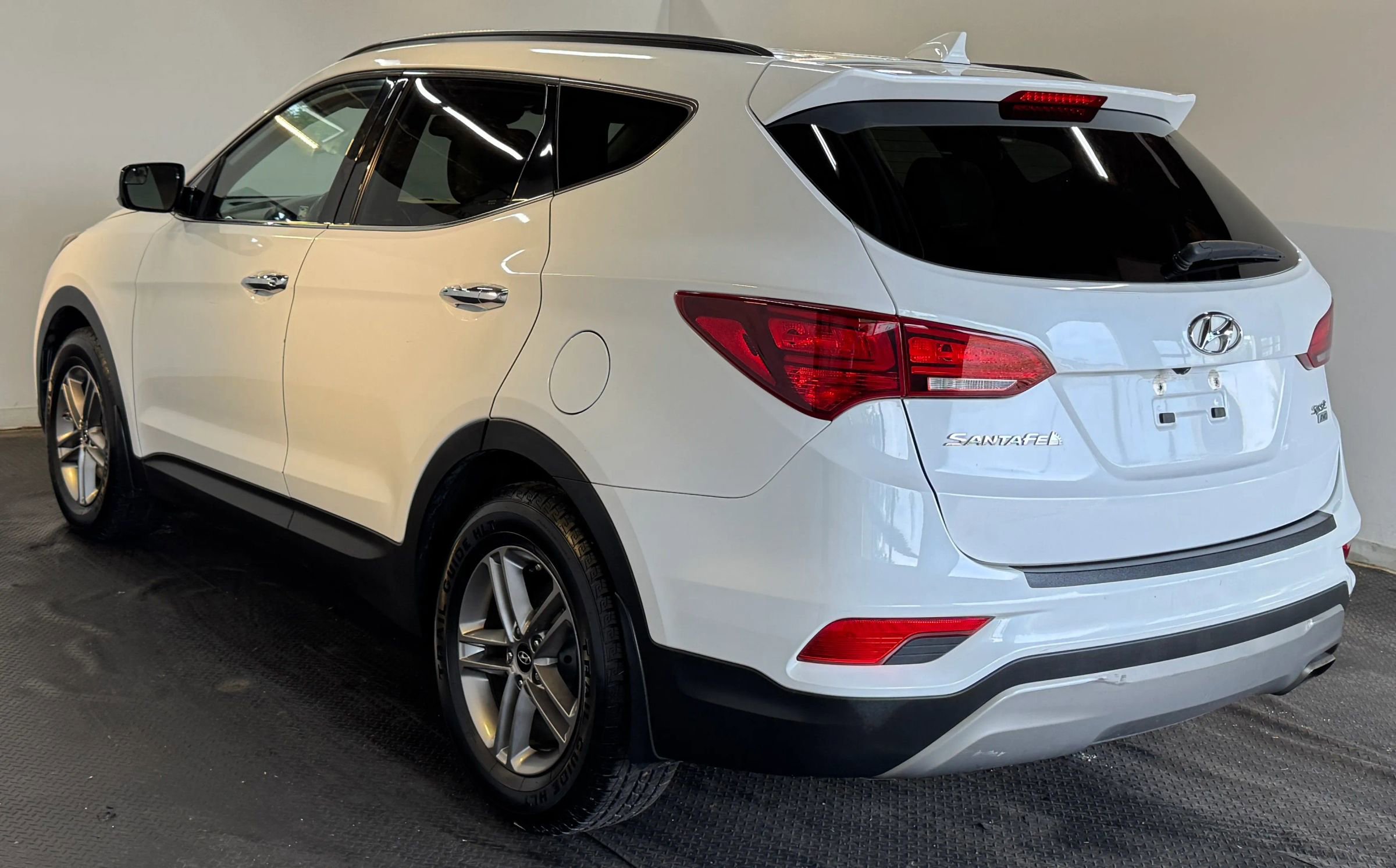 Used 2017 Hyundai Santa Fe Sport image 4