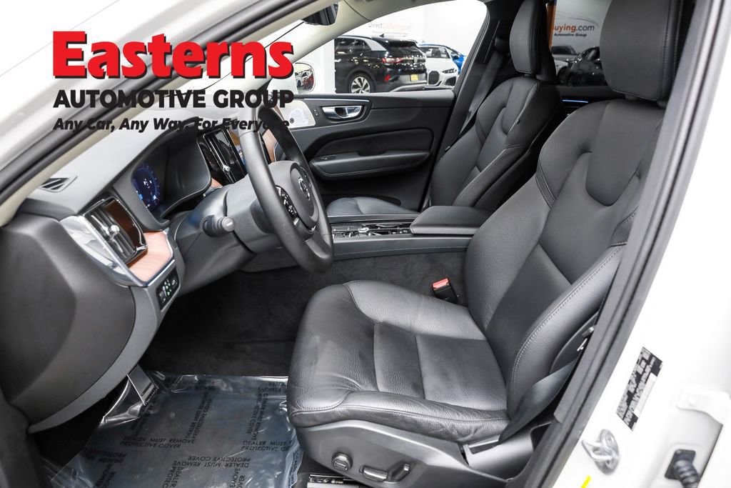 Used 2023 Volvo XC60 B5 Plus image 17