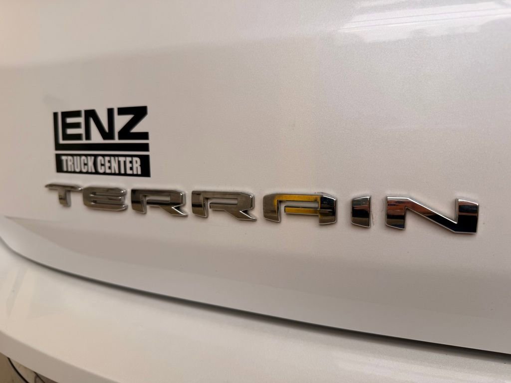 Used 2022 GMC Terrain SLT w/ Infotainment Package II AWD/4WD image 8