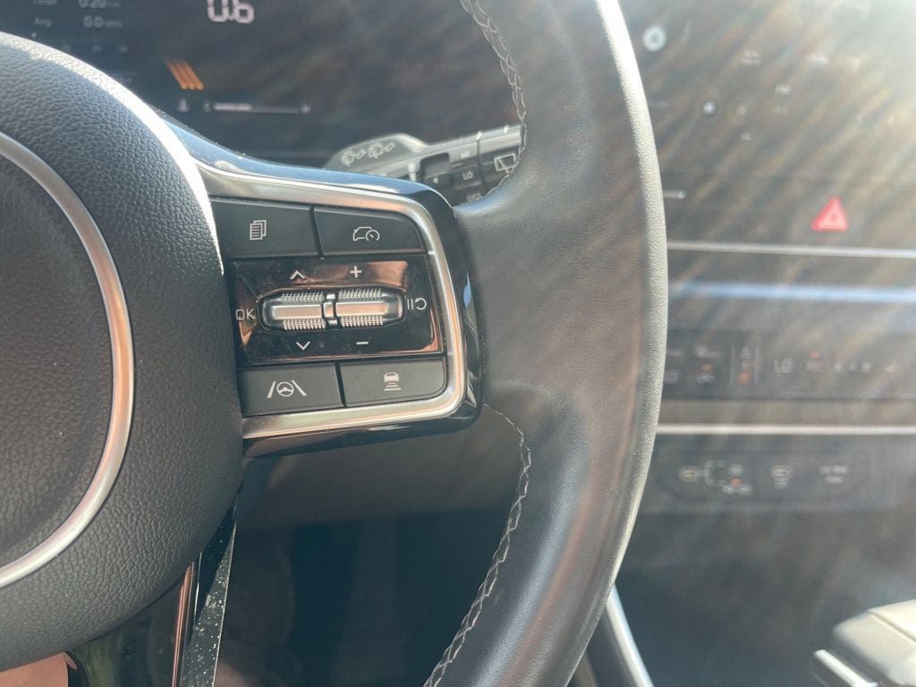 Used 2026 Kia Carnival FWD image 17