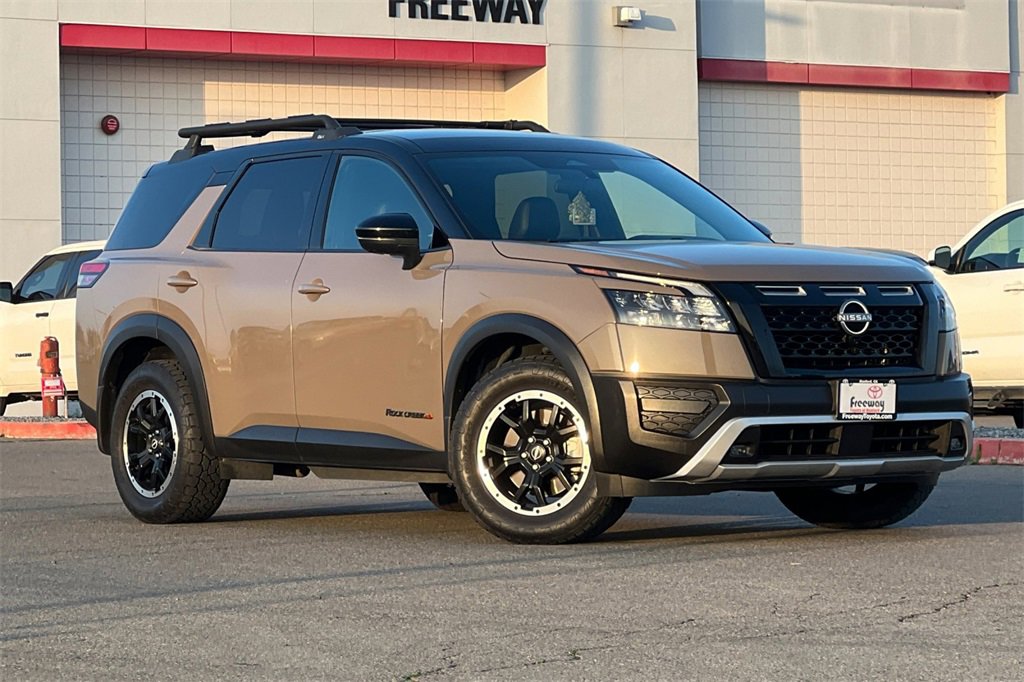 Used 2024 Nissan Pathfinder Rock Creek image 2