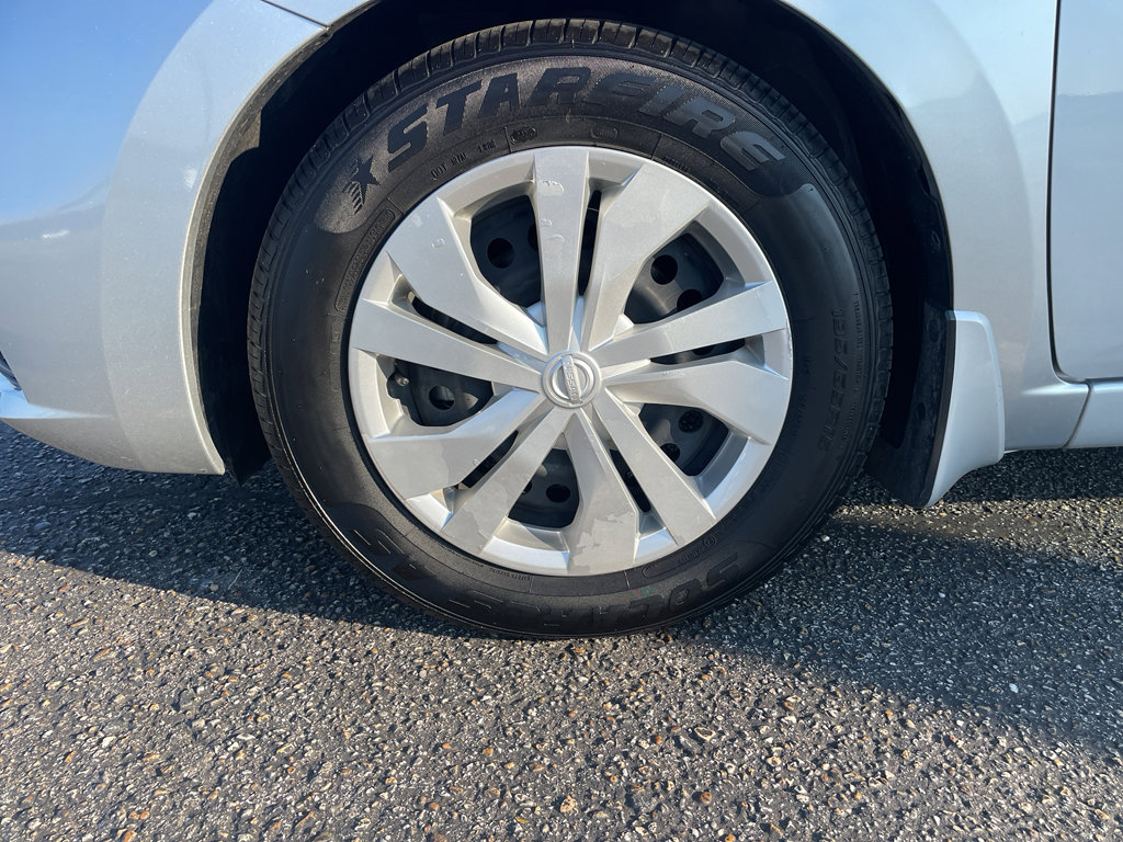 Used 2022 Nissan Versa S image 24