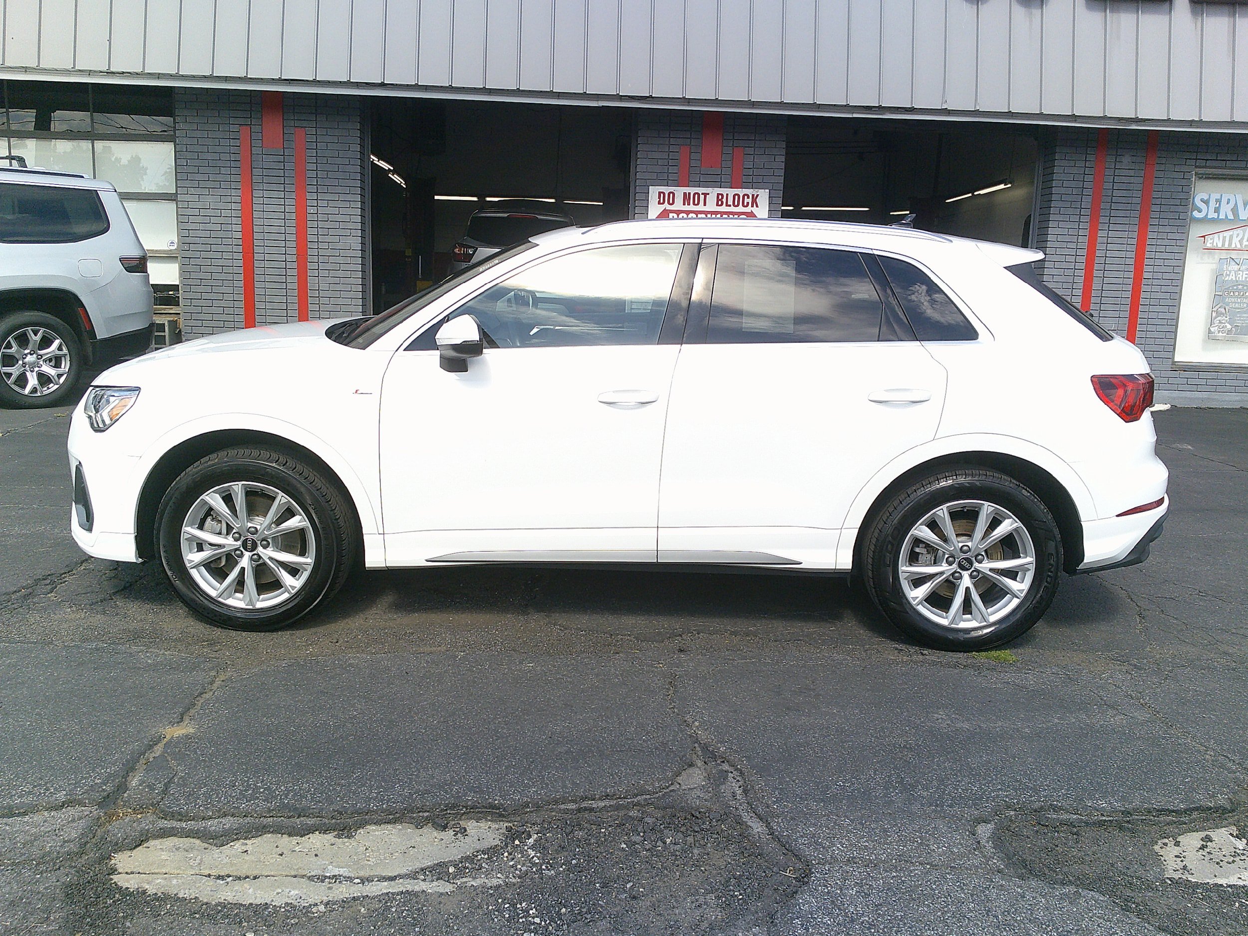 Used 2025 Audi Q3 2.0T Premium AWD/4WD image 14