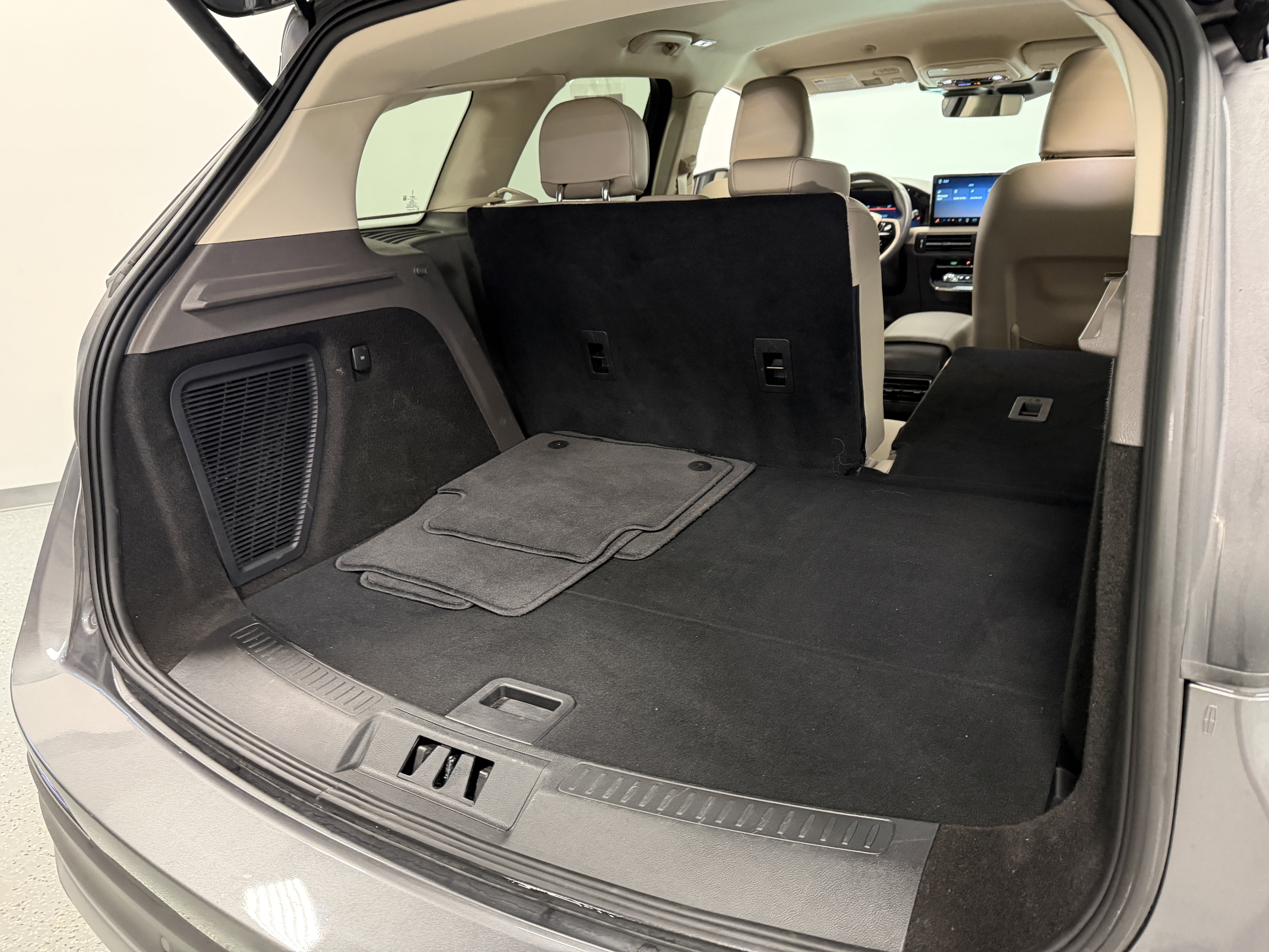 Used 2023 Lincoln Corsair Reserve w/ Equipment Group 201A image 24