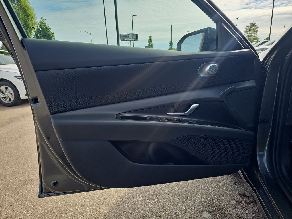New 2026 Hyundai Elantra SE FWD image 10