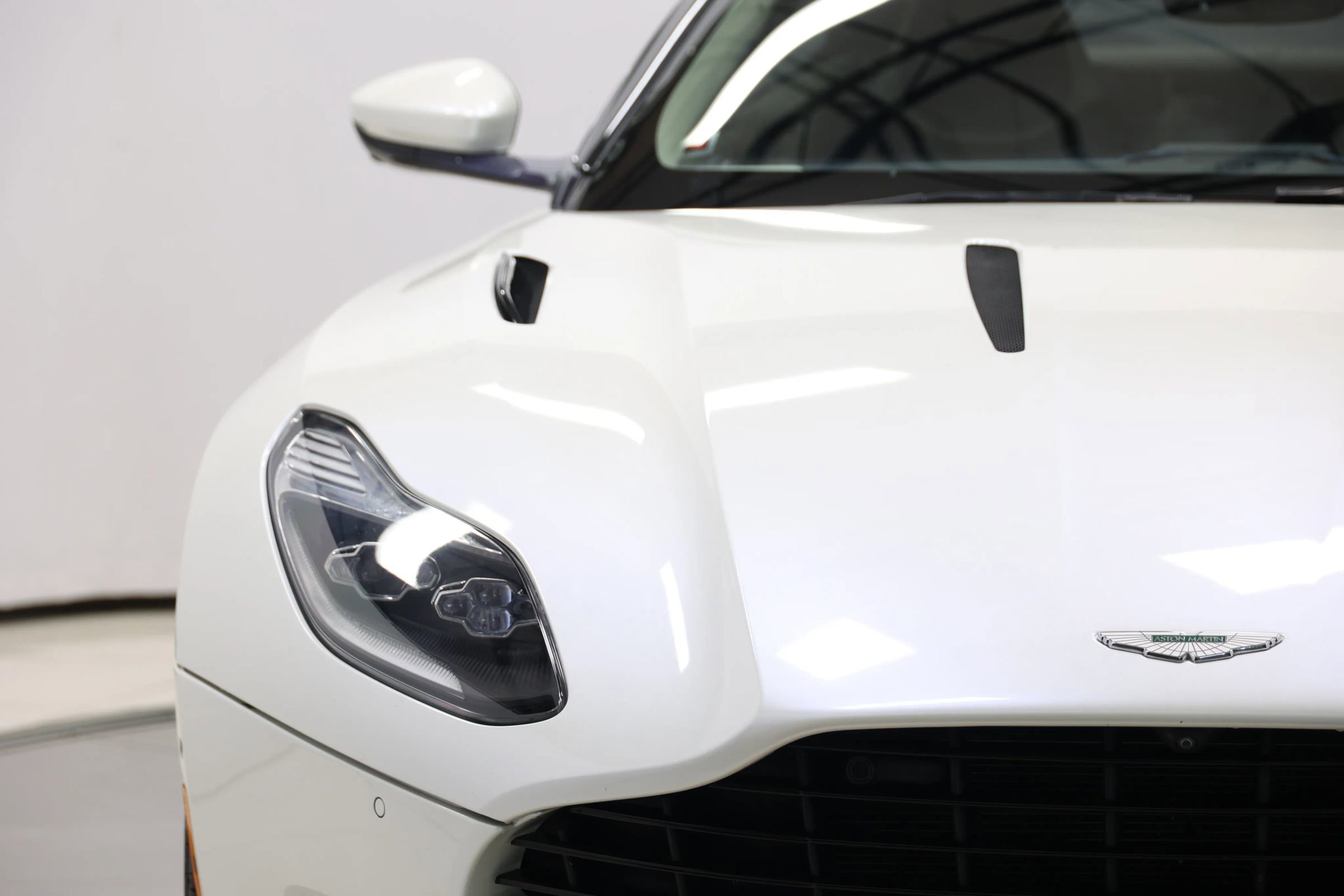 Used 2017 Aston Martin DB11 V12 image 99