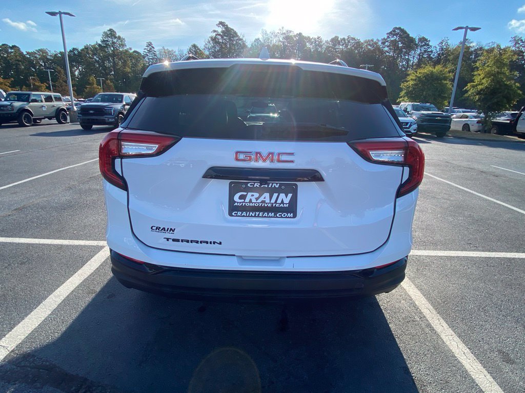 Used 2022 GMC Terrain SLT w/ Infotainment Package II FWD image 6