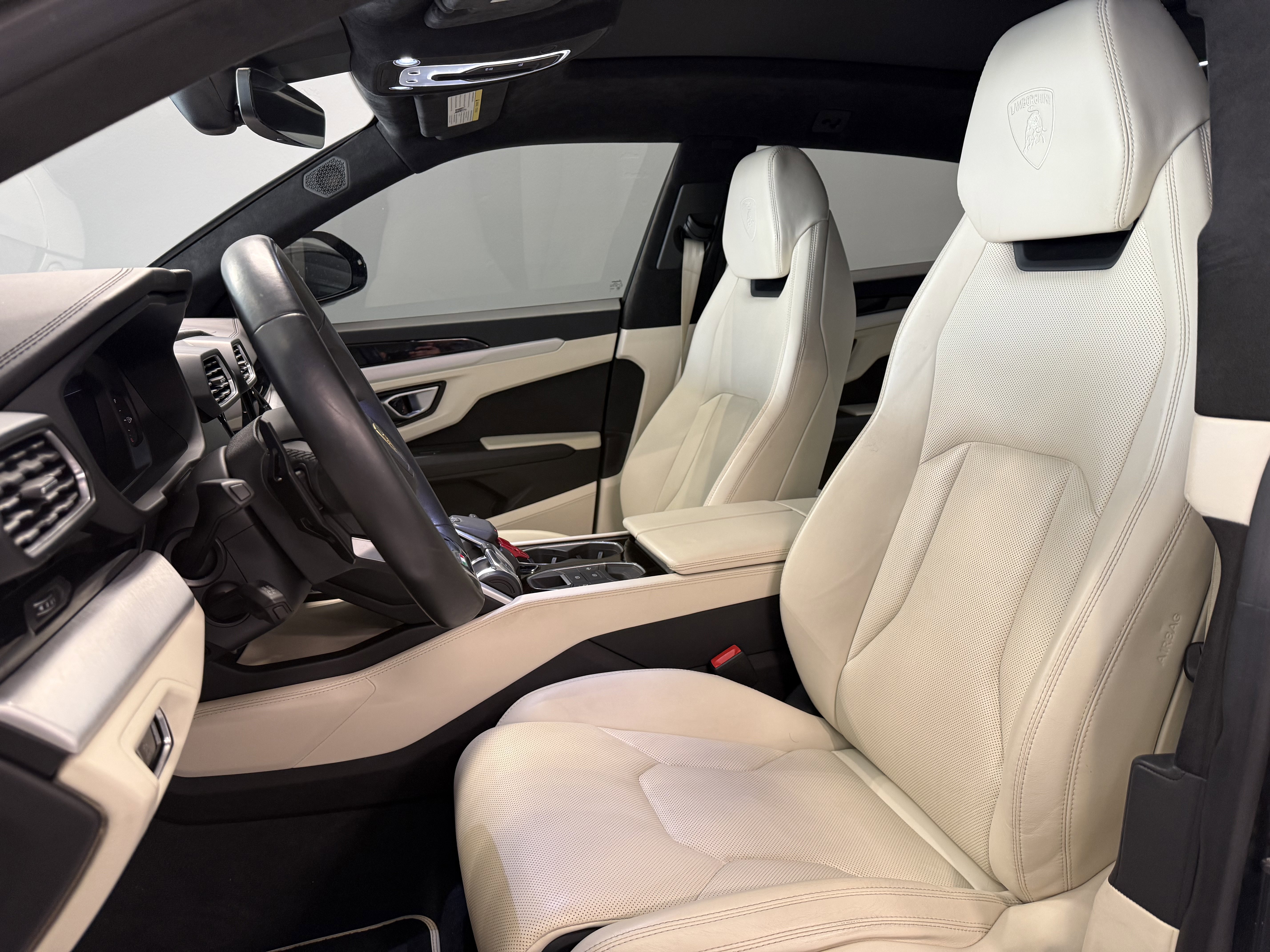 Used 2020 Lamborghini Urus image 8