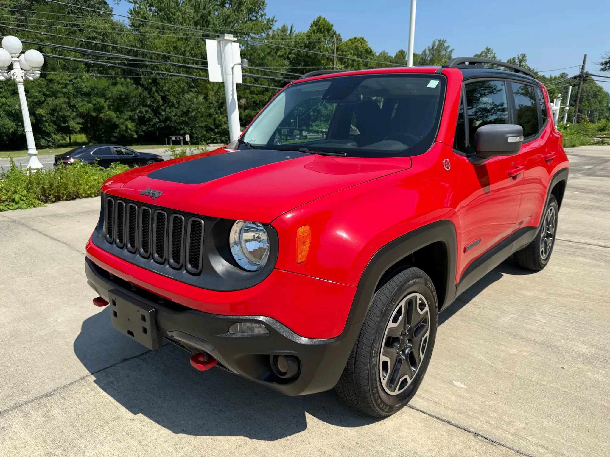 Used 2016 Jeep Renegade Trailhawk image 1