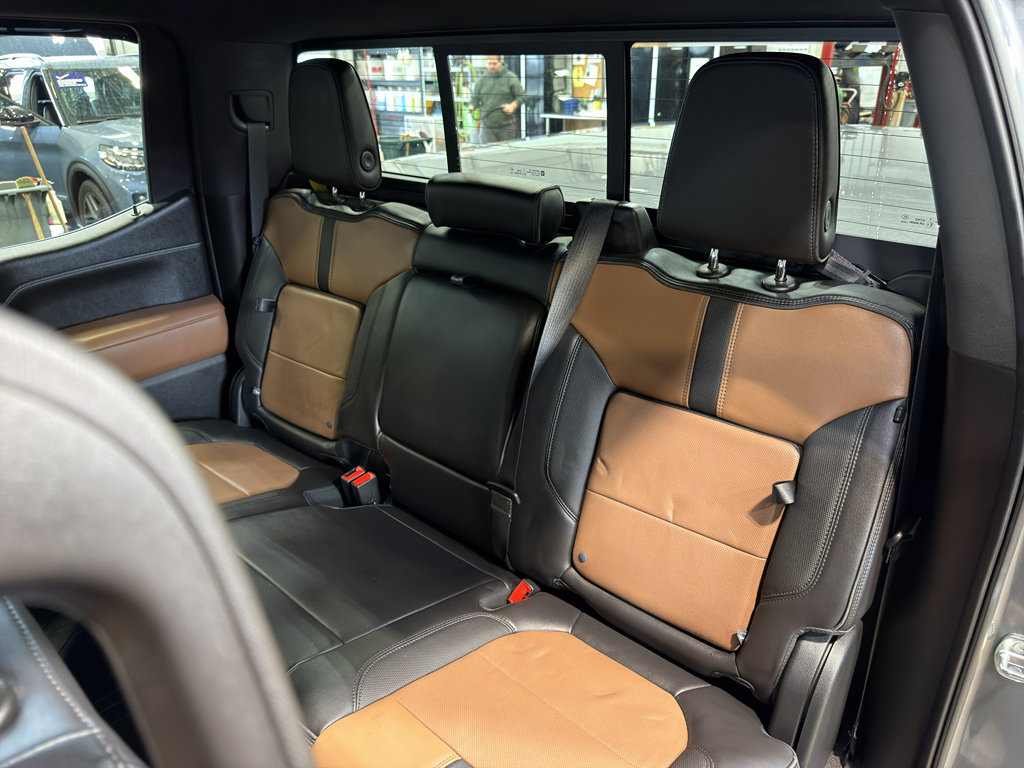 Used 2021 Chevrolet Silverado 1500 High Country w/ Technology Package image 39