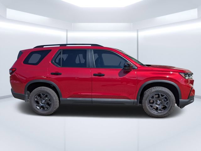 Used 2025 Honda Pilot TrailSport image 2