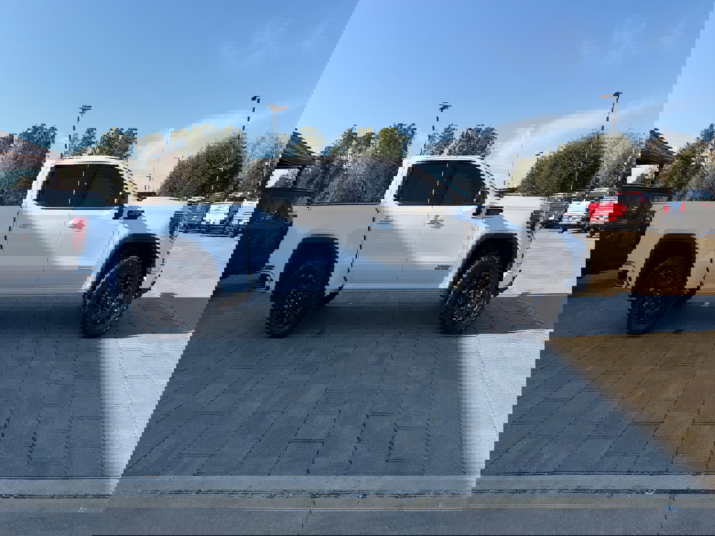 Used 2024 GMC Sierra 1500 Elevation image 4