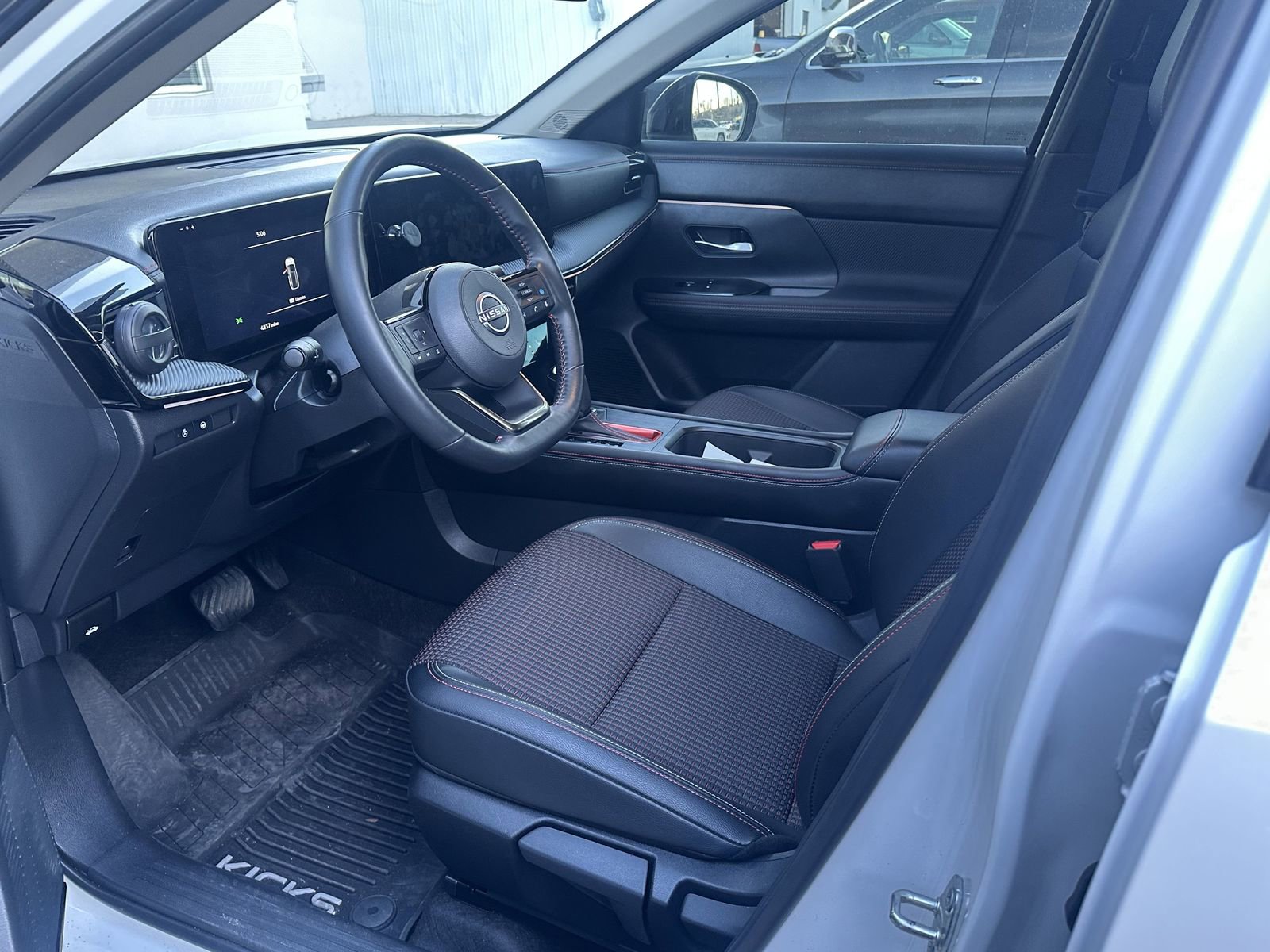 Used 2025 Nissan Kicks SR w/ SR Premium Package image 4