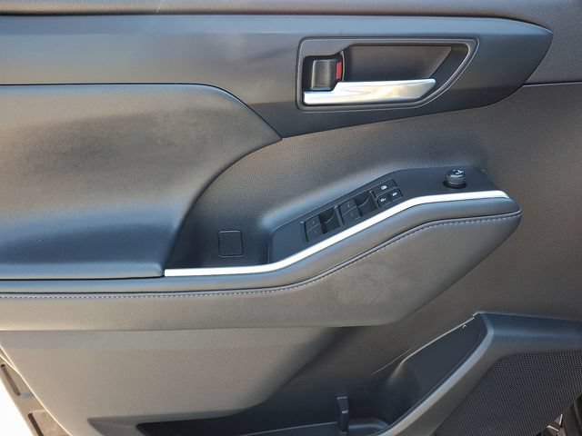 Used 2022 Toyota Highlander XSE AWD/4WD image 13