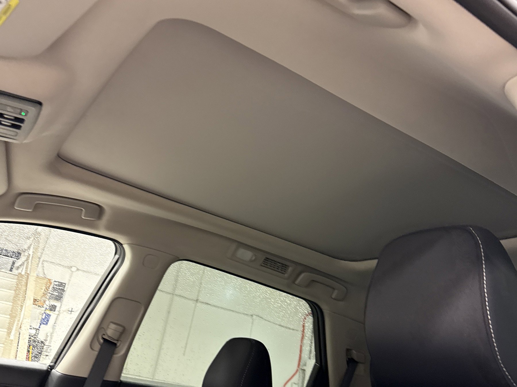 Used 2022 Nissan Pathfinder SV w/ SV Premium Package image 11