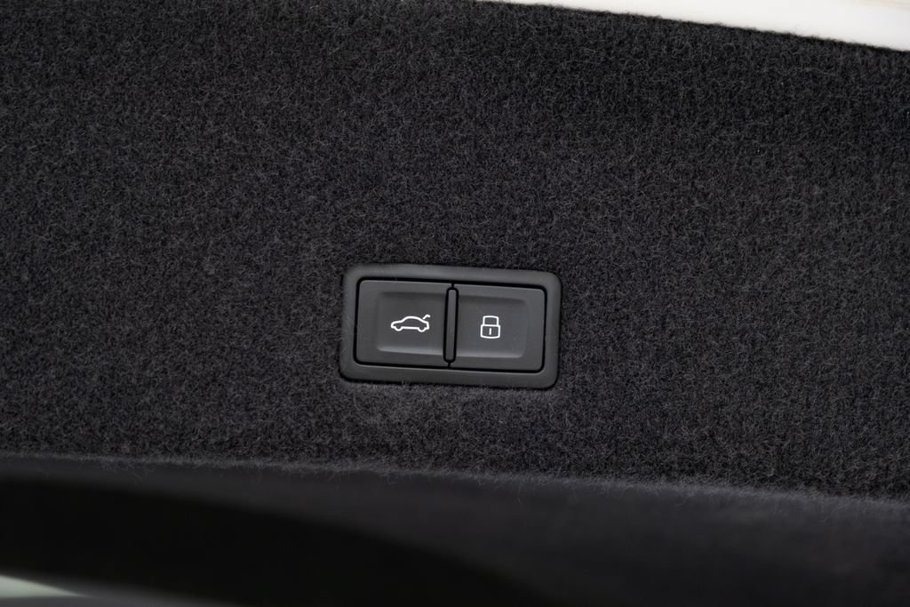 Used 2022 Lamborghini Urus AWD/4WD image 42