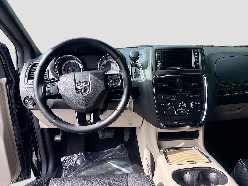 Used 2020 Dodge Grand Caravan SXT image 21