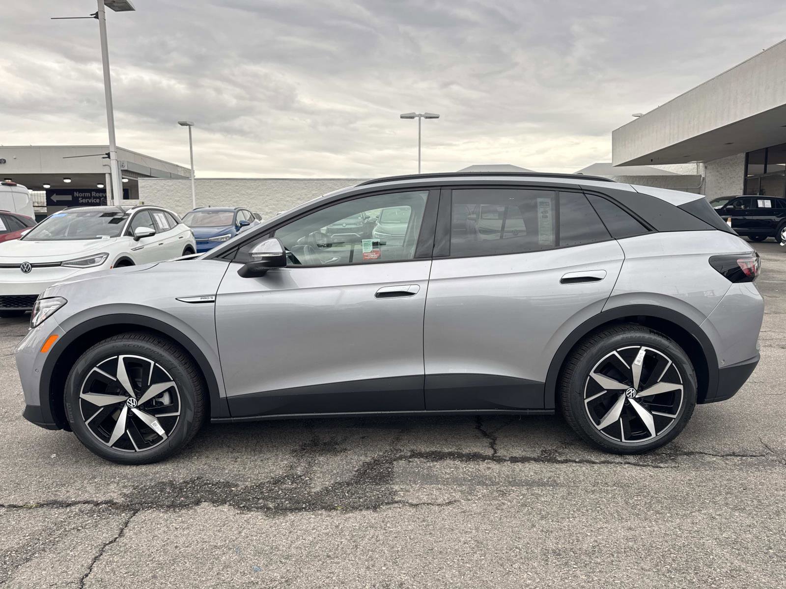 New 2025 Volkswagen ID.4 Pro S image 2